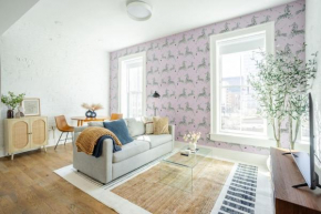 Stylish Dtwn Condo with King Bed by Kroger, Restaurants, Parking